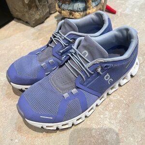 On Cloud women’s size 7.5